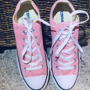 Pink Converse. Men’s size 6. Women’s 8. Barely worn.